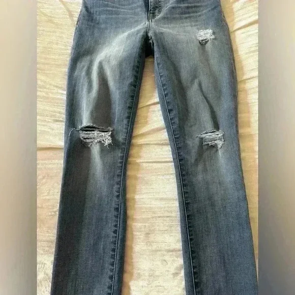 Madewell 9" High-Rise Skinny Jeans in Ontario Wash: Distressed-Hem Edition - Picture 12 of 12